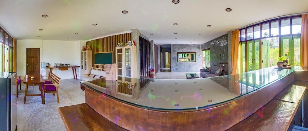 Фото Tonmai Suites