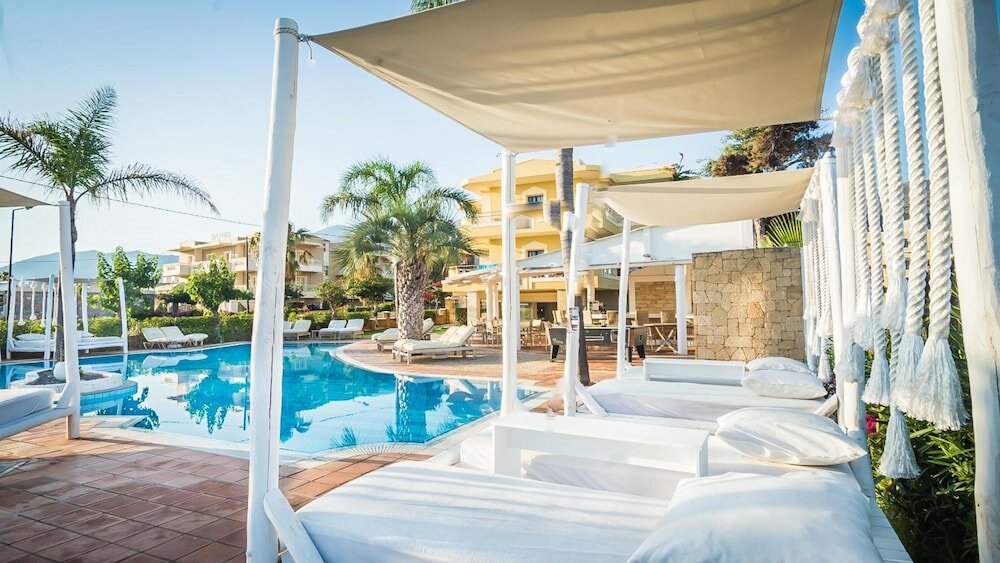 Фото Parthenis Hotel & Suites