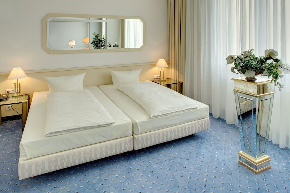 Фото La Strada Hotel