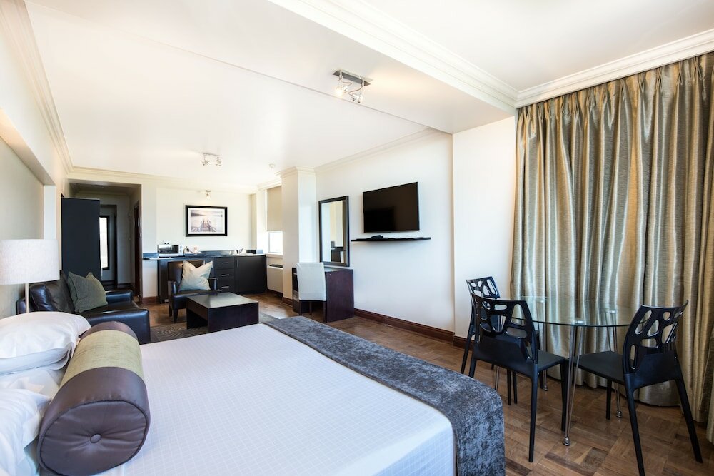 Фото Belaire Suites Hotel
