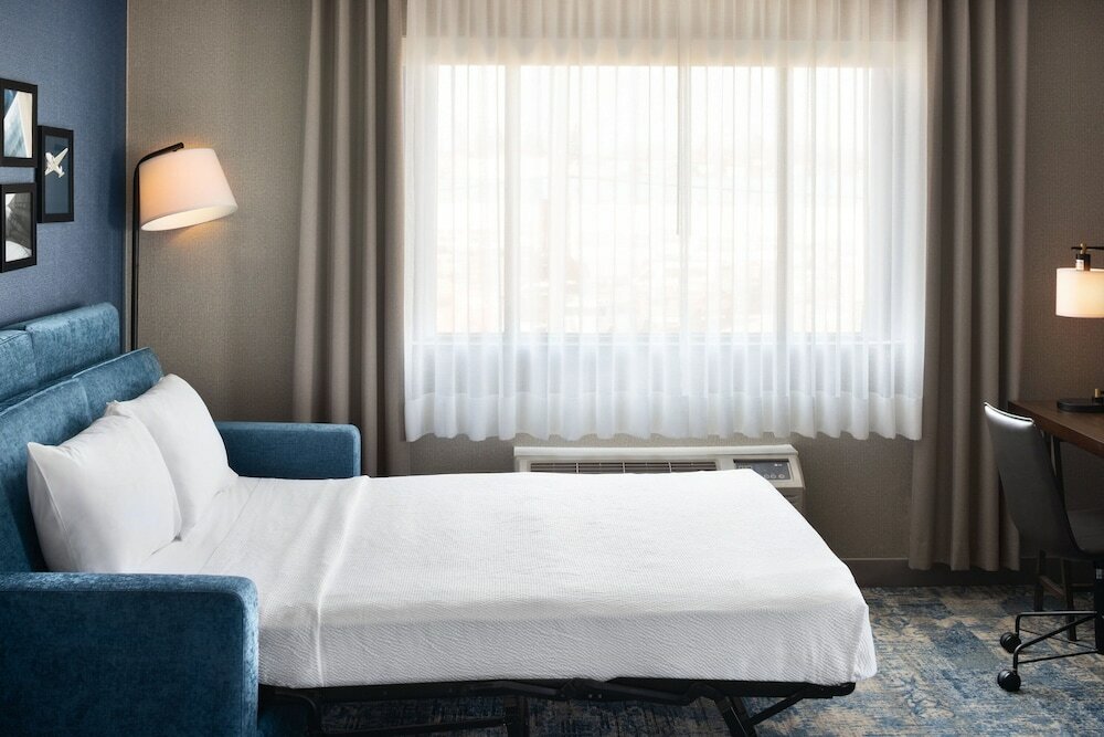 Фото Four Points by Sheraton Edmonton South