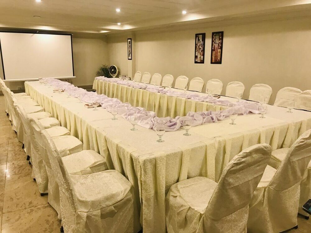 Фото Отель One Murree