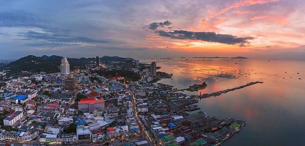 Фото Oakwood Hotel and Residence Sri Racha