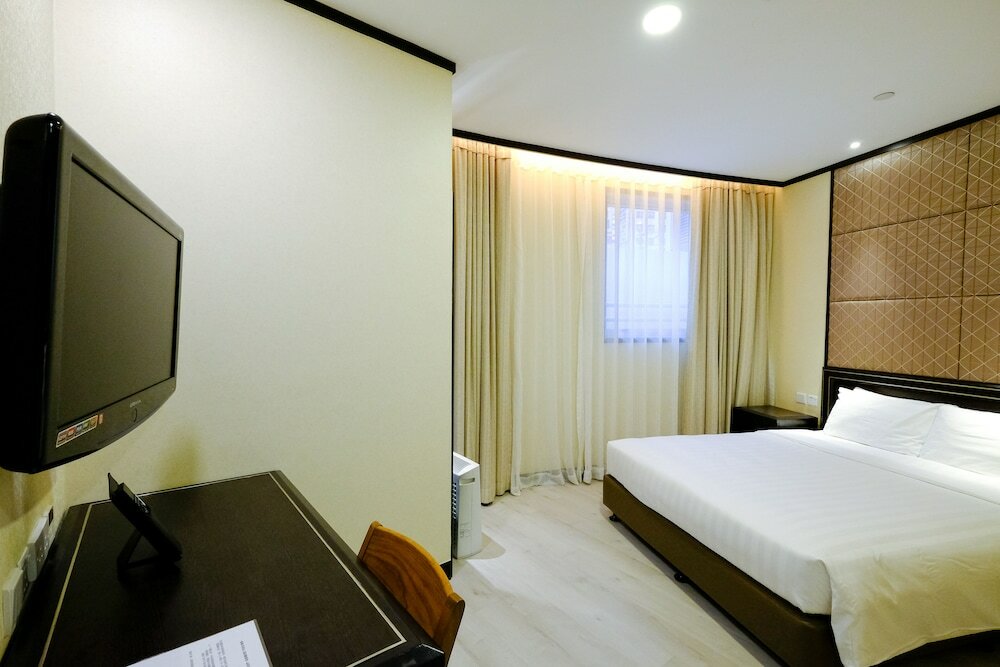 Фото South Pacific Hotel