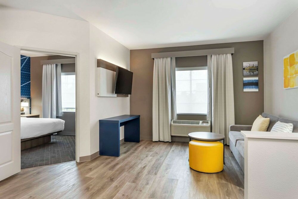 Фото Comfort Suites Elgin