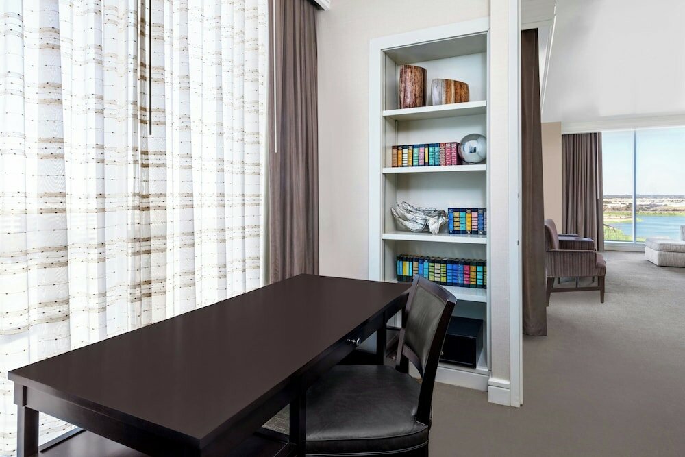 Фото Renaissance Dallas North Hotel