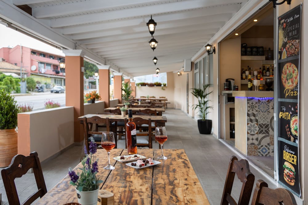 Фото Wilde Rose Hotel