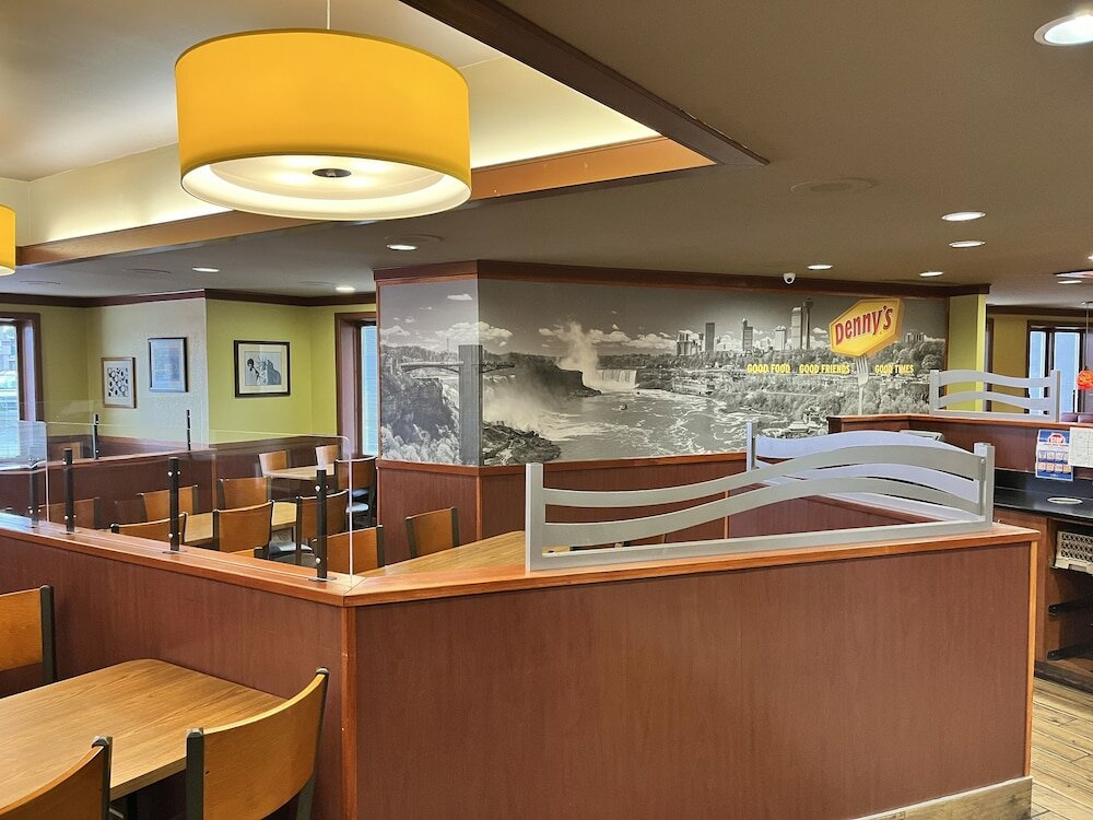 Фото Howard Johnson Plaza by Wyndham by the Falls Niagara Falls