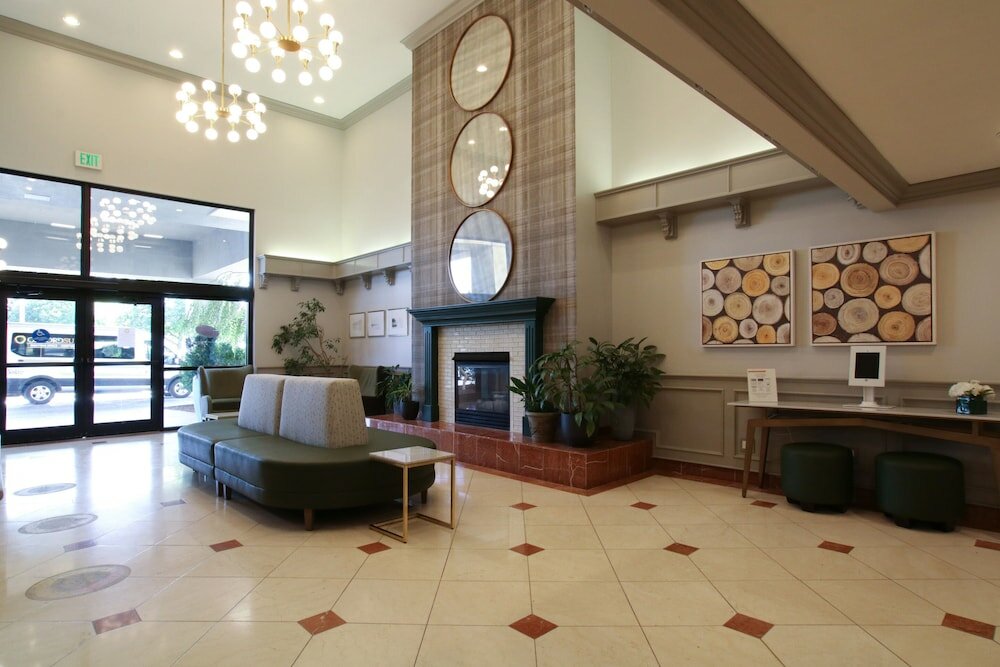 Фото Oxford Suites Spokane Valley