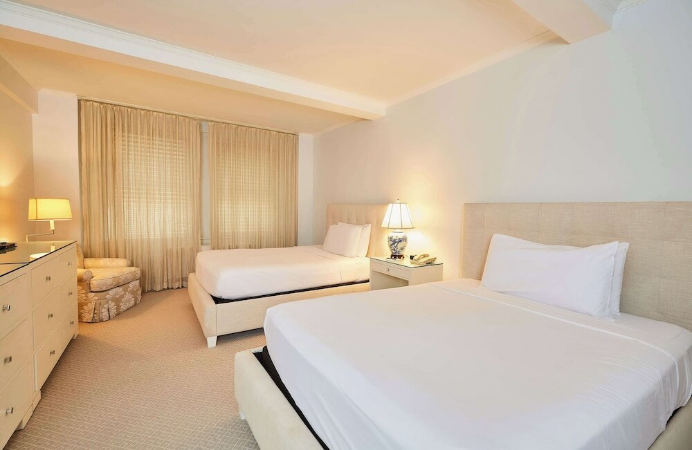 Фото The Lombardy Hotel