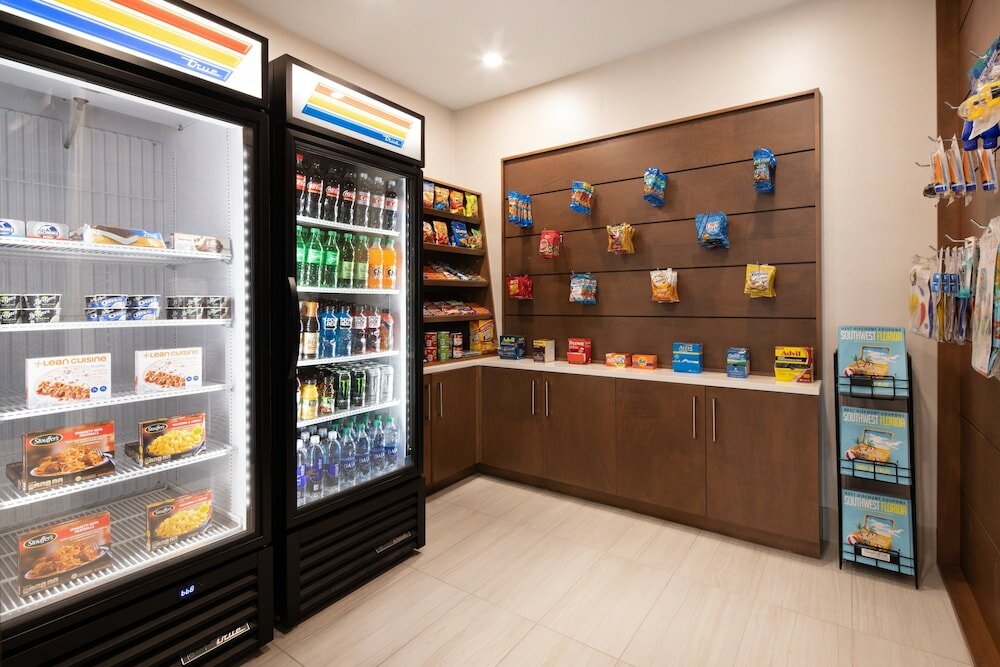 Фото Holiday Inn Express & Suites Ft Myers Beach-Sanibel Gateway, an Ihg Hotel