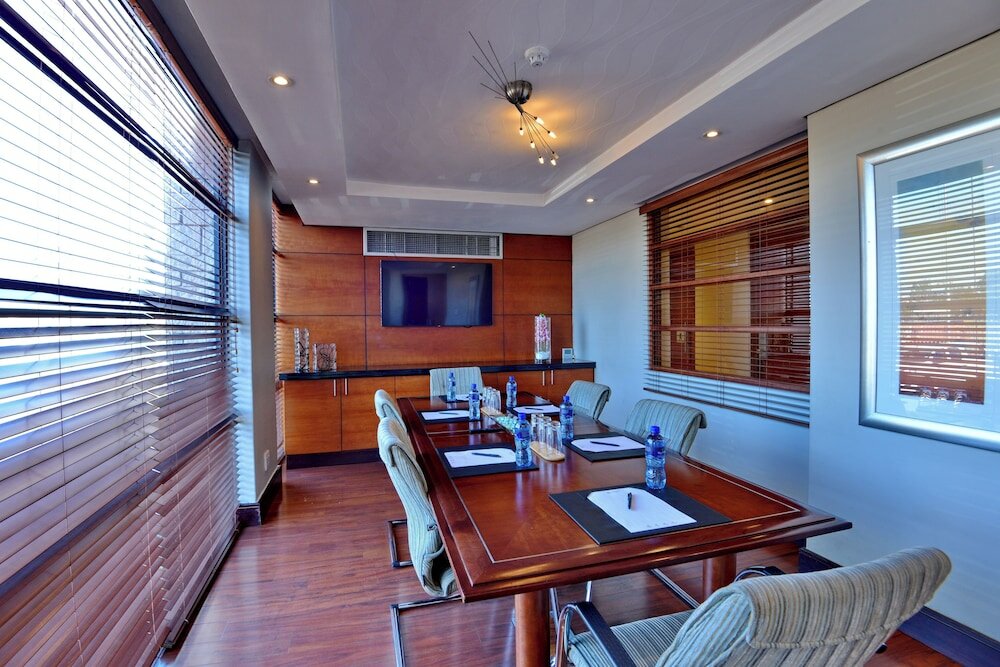 Фото City Lodge Johannesburg Airport, Barbara Road