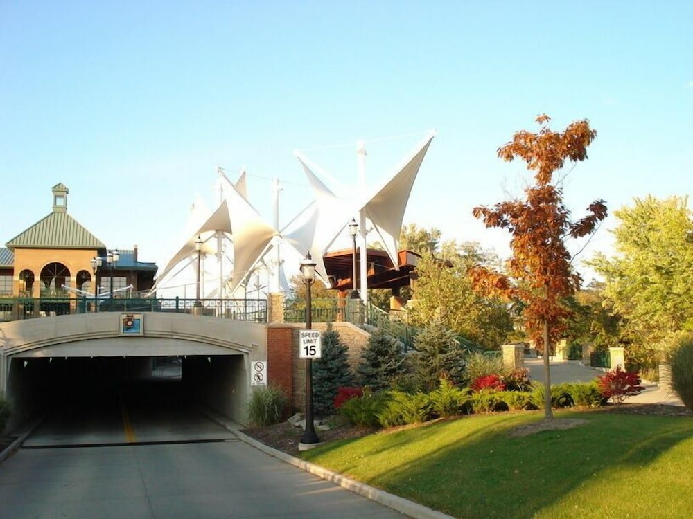 Фото Sheraton Suites Akron Cuyahoga Falls