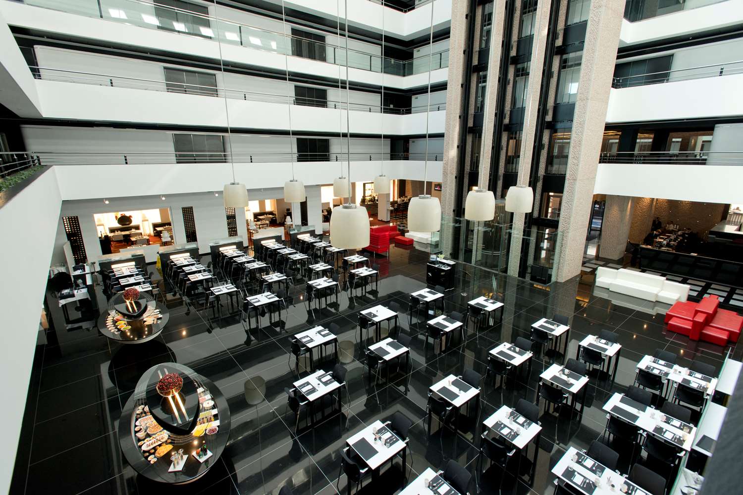 Фото Hilton Madrid Airport