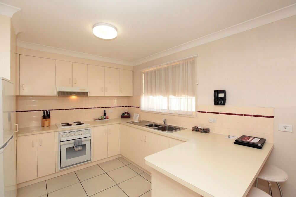 Фото Best Western Ambassador Motor Inn & Apartments