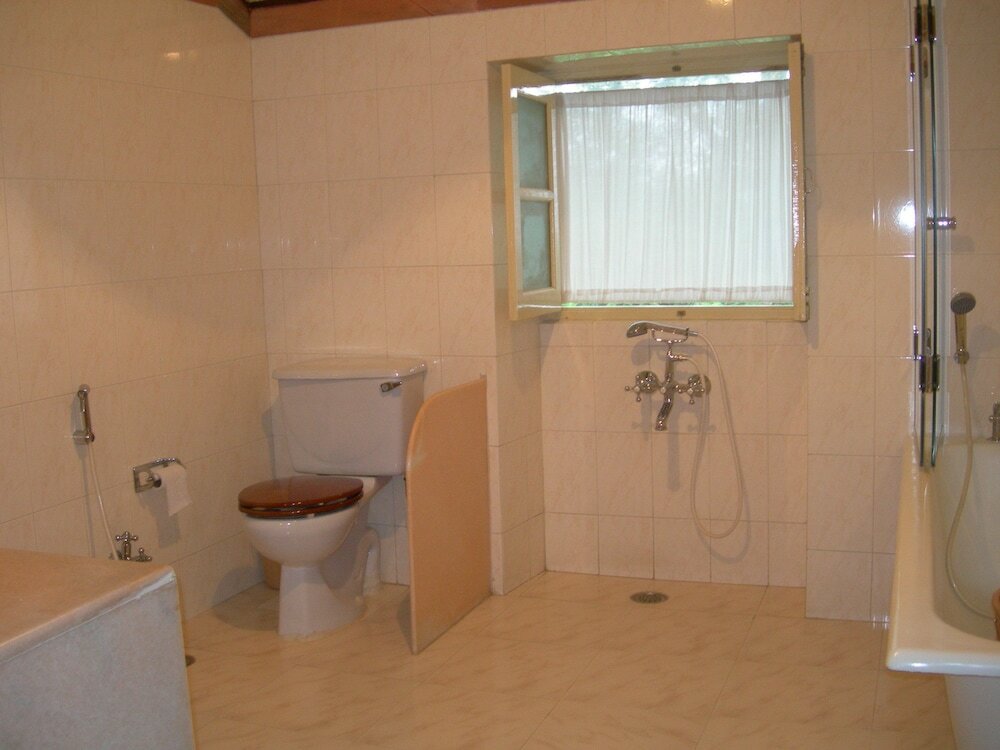 Фото WelcomHeritage Connaught House