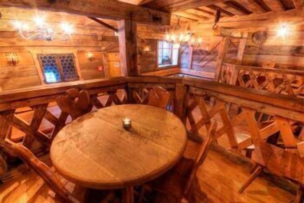 Фото Euro Youth Hotel & Krone