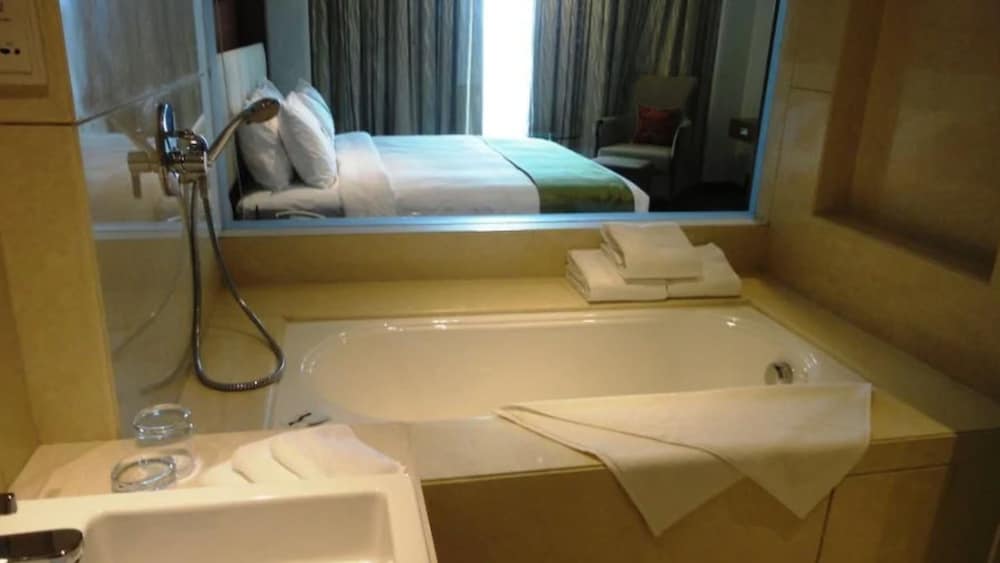 Фото Ramada Plaza by Wyndham Pune Hinjewadi