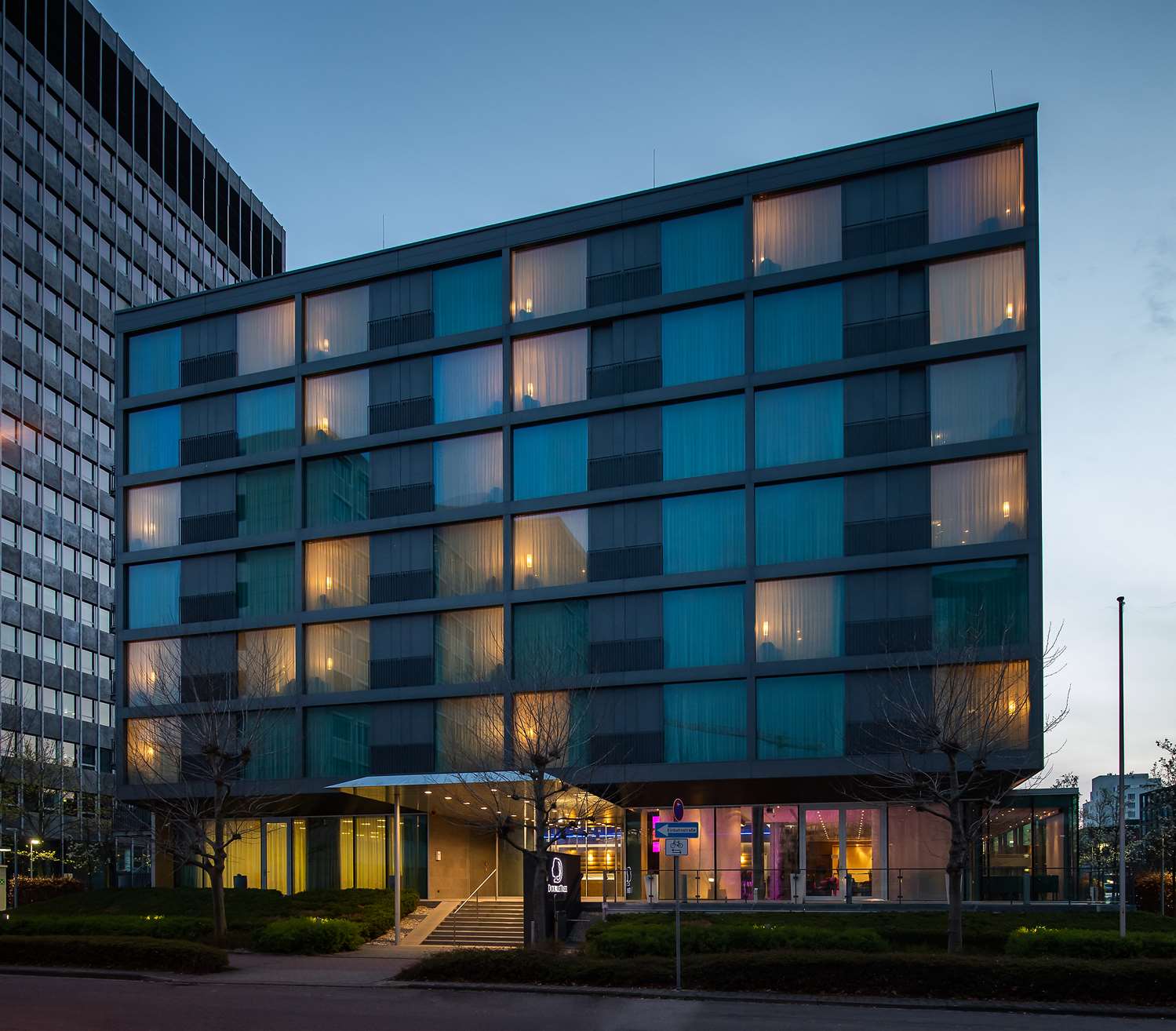 Фото DoubleTree by Hilton Frankfurt Niederrad