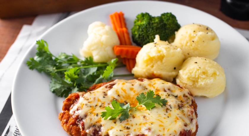 Фото I-Rovers Sports Bar & Guesthouse