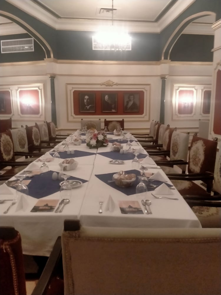 Фото Cosmopolitan Plaza Inn Hotel