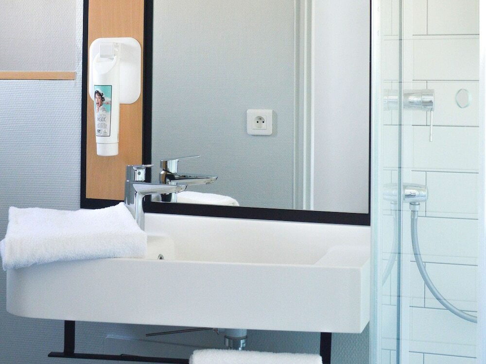 Фото Ibis Paris Tour Eiffel Cambronne 15ème