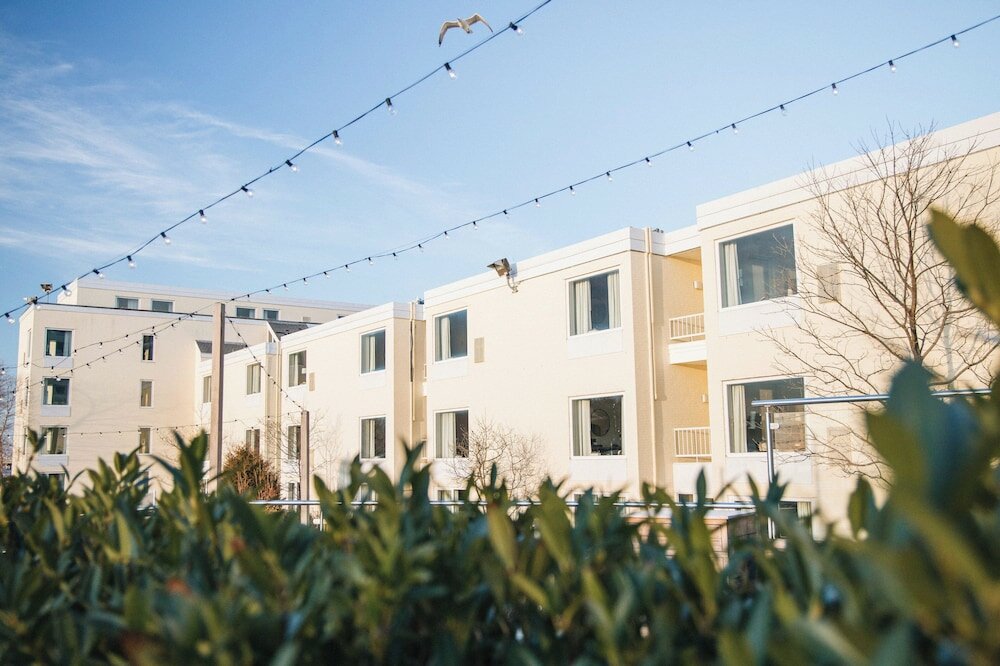 Фото Newport Harbor Island Resort