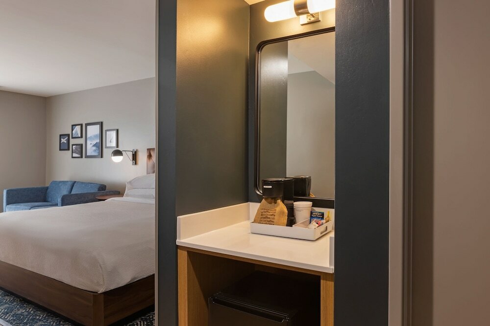 Фото Four Points by Sheraton Bakersfield