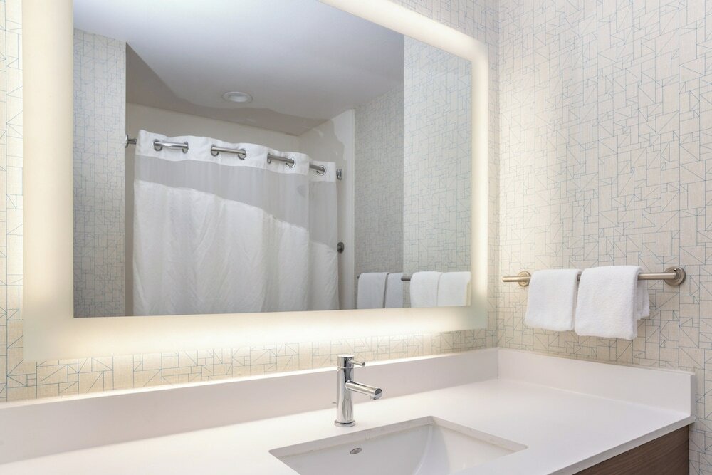 Фото Holiday Inn Express & Suites San Diego Otay Mesa