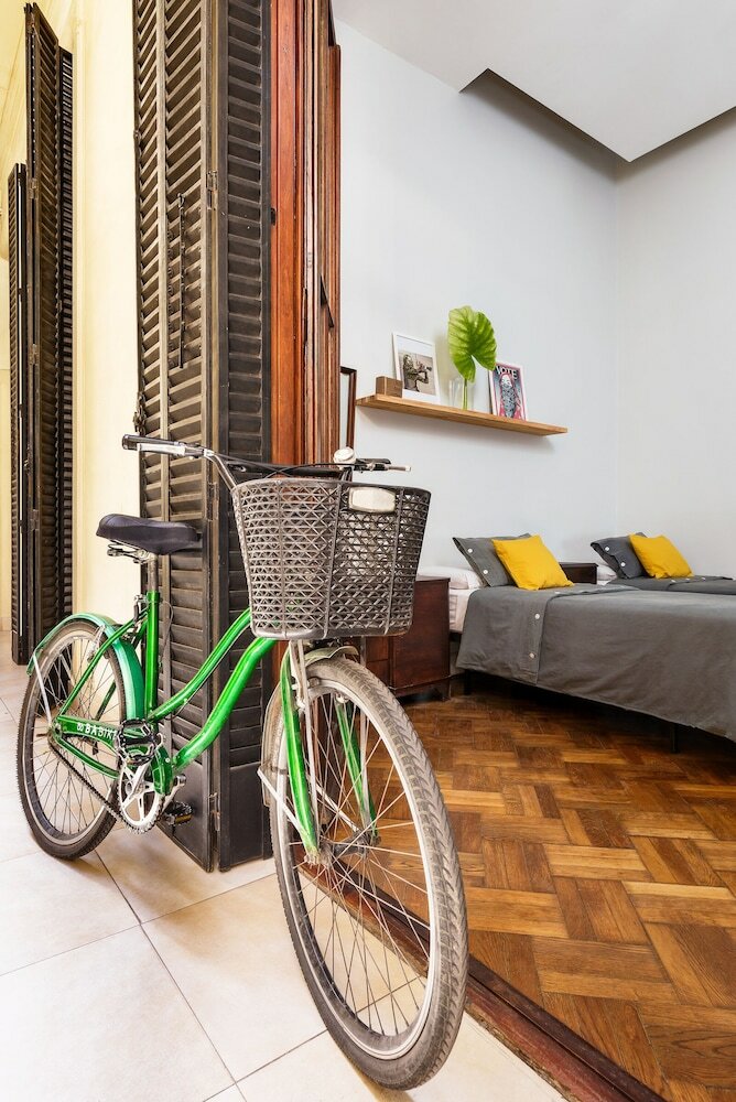 Фото Milhouse Avenue