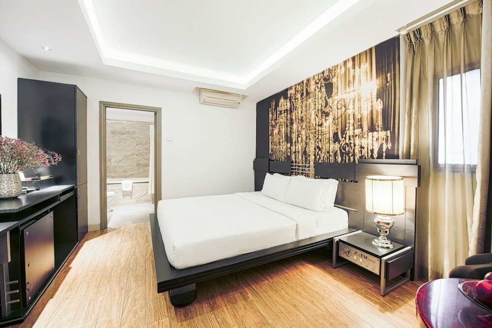 Фото A&em - The Petit Hotel