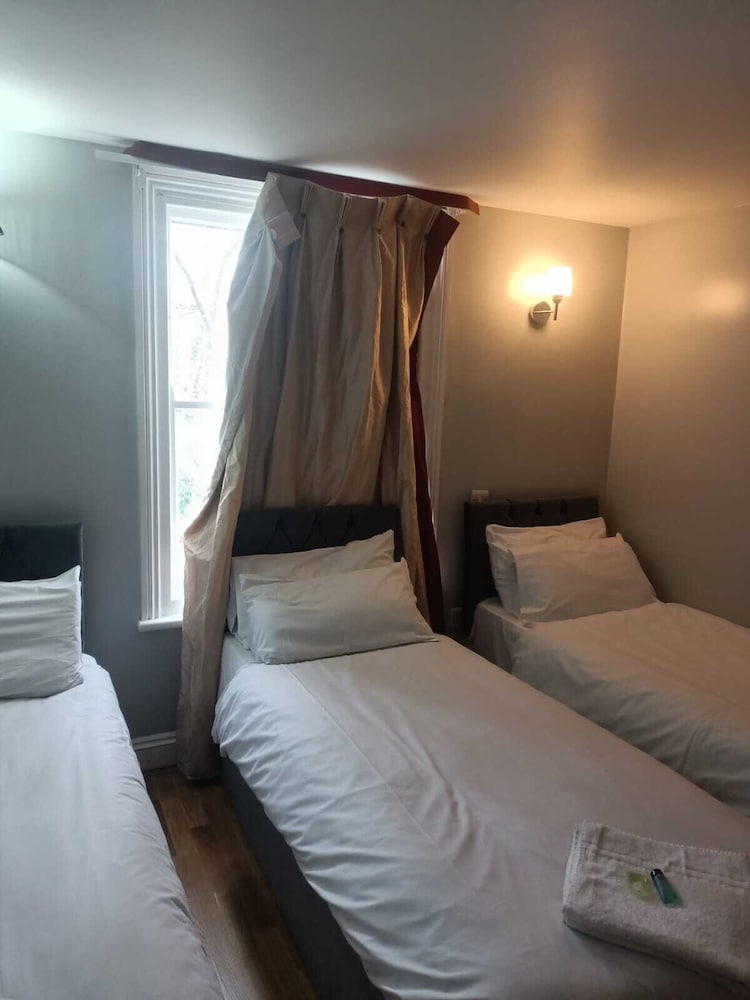 Фото Coronation Hotel