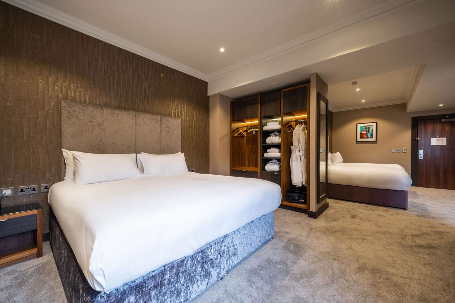 Фото Ten Square Hotel