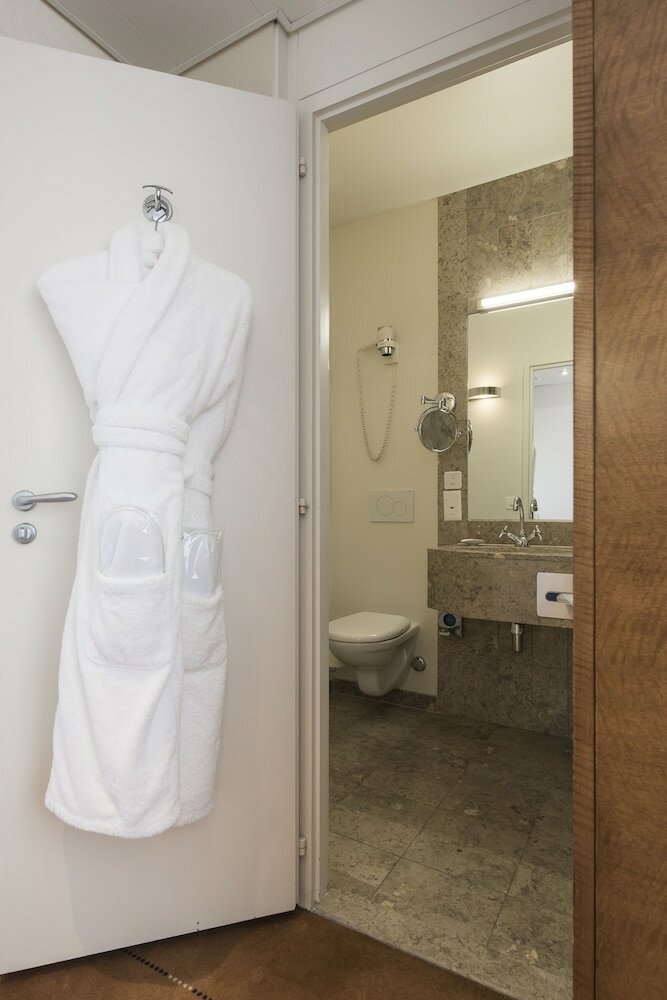 Фото Warwick Geneva