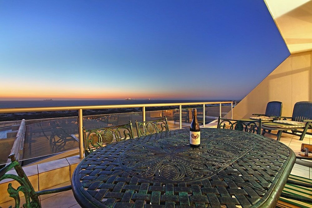 Фото Dolphin Beach Hotel