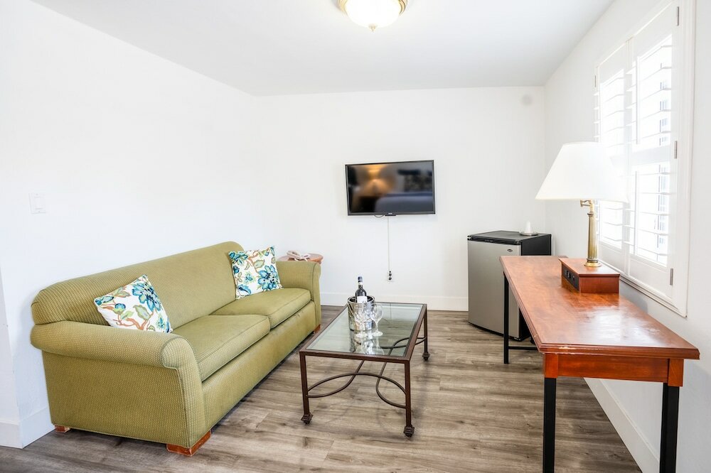 Фото La Avenida Inn