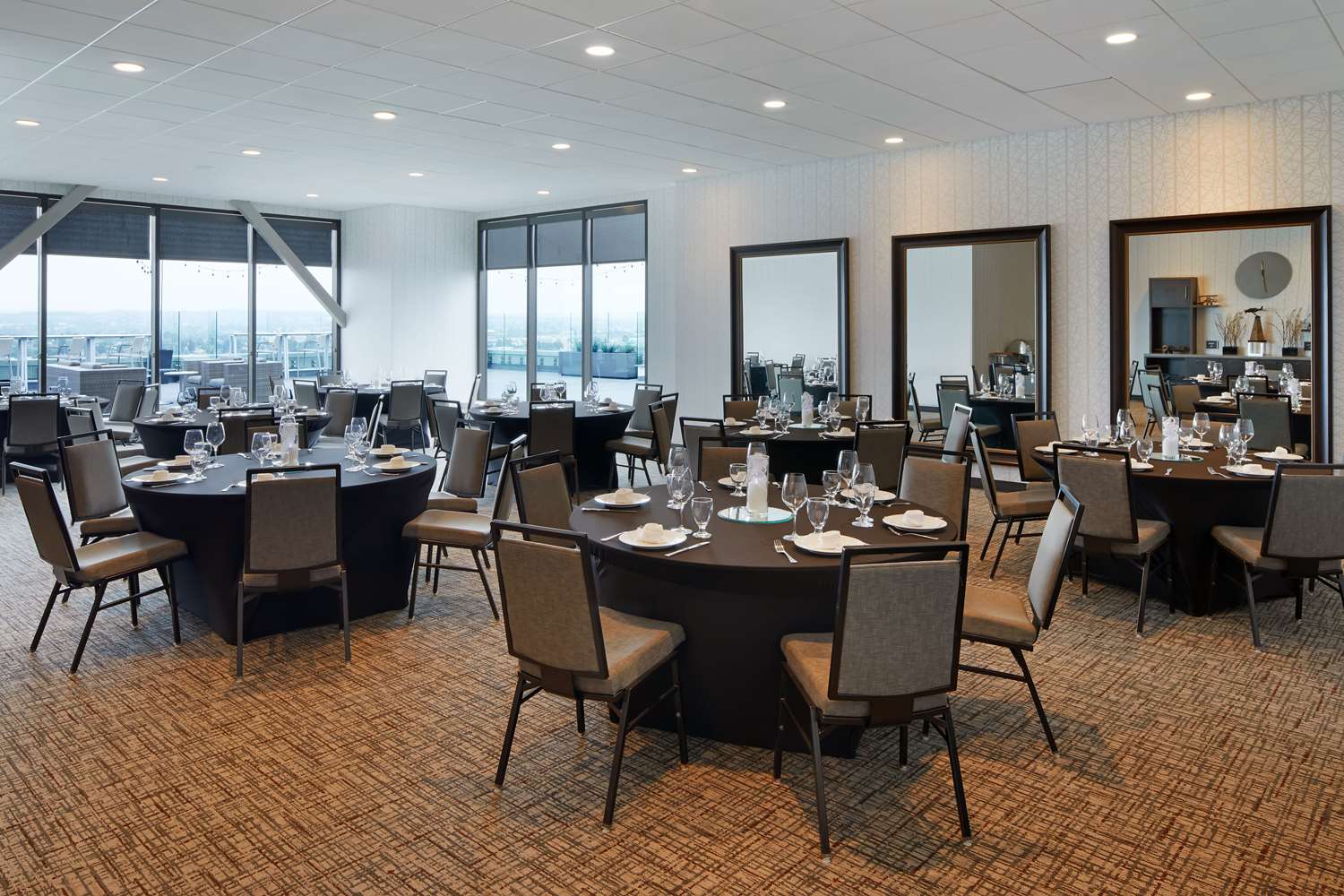 Фото H Hotel Los Angeles, Curio Collection by Hilton