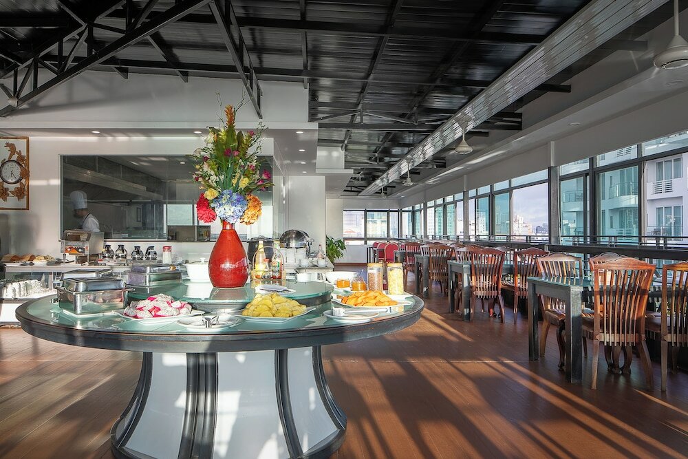 Фото Ohana Phnom Penh Palace Hotel