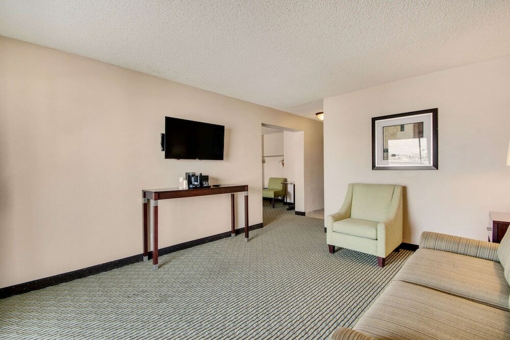 Фото Rodeway Inn & Suites Portland - Jantzen Beach