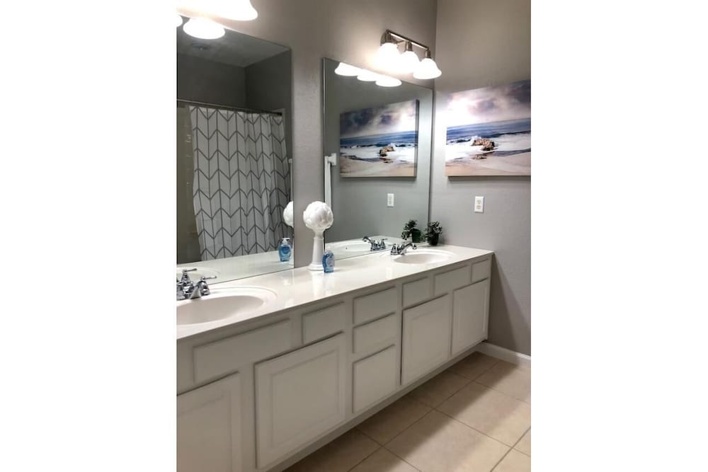 Фото Tideview 166 · New Ultra Modern & Super Clean 3 Full Suites