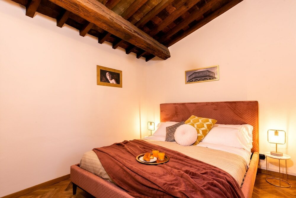 Фото New Florence palazzo - 3 Bedrooms - Private Terrace - Wifi
