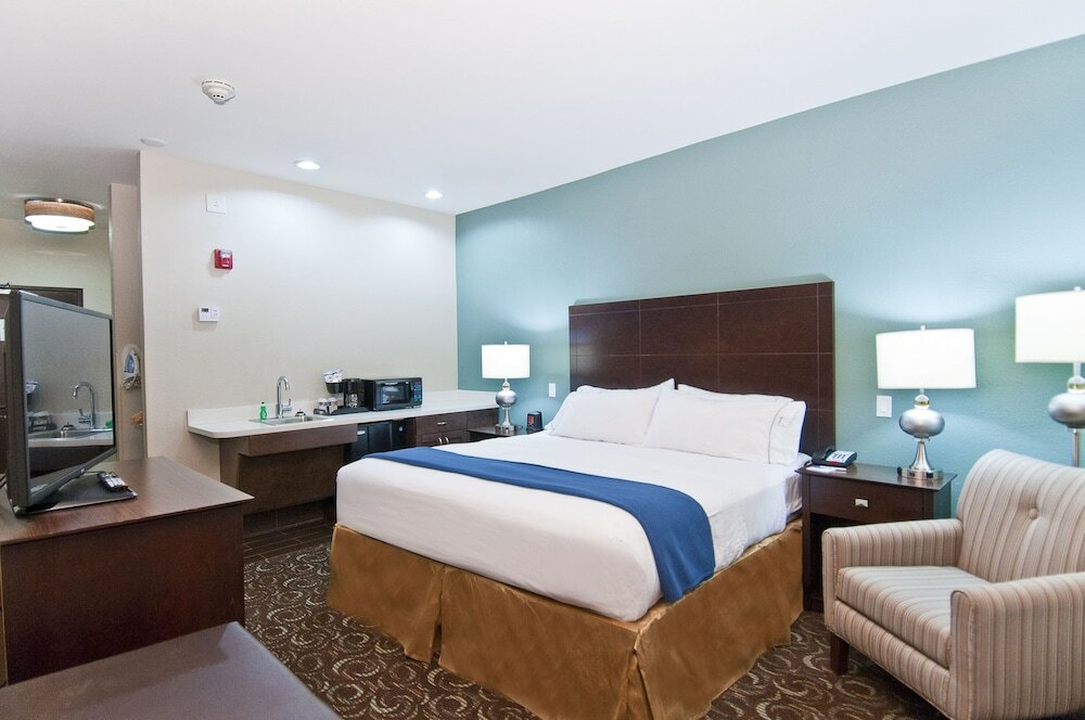 Фото Holiday Inn Express & Suites San Antonio Se by At&t Center, an Ihg Hotel