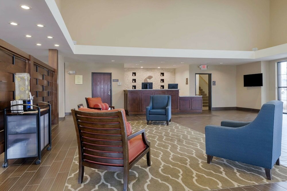 Фото Comfort Suites and Conference Center