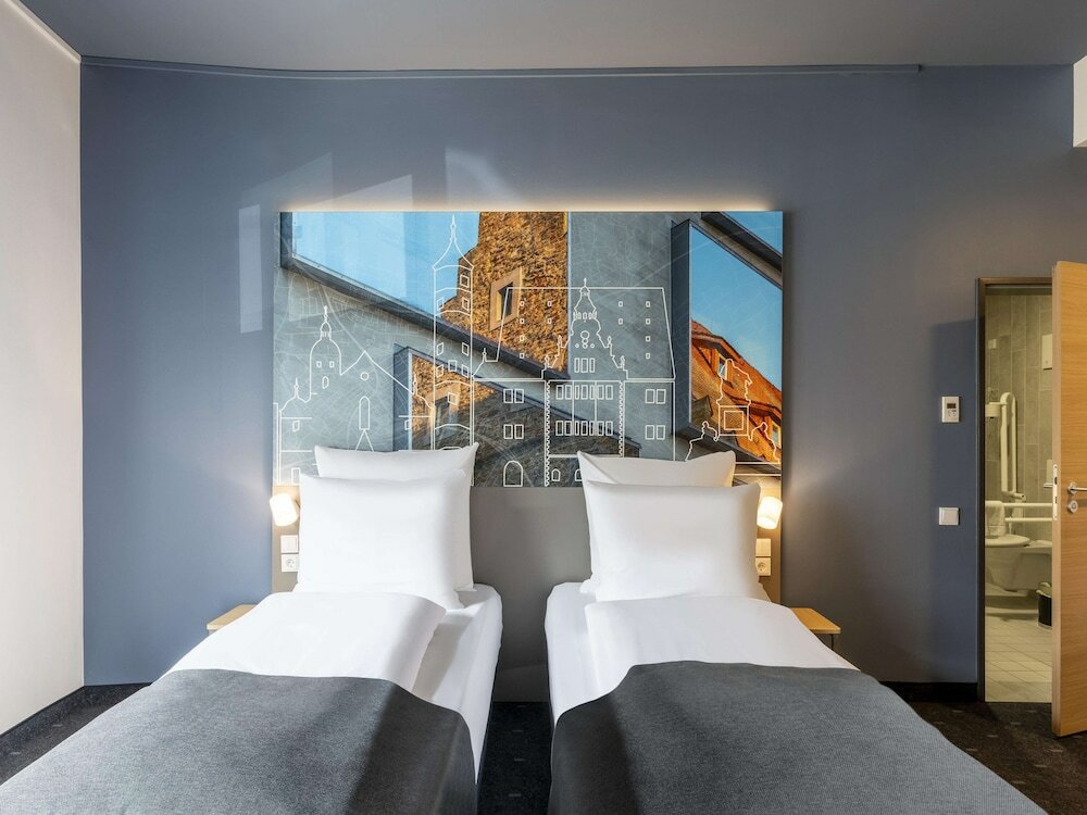 Фото B&b Hotel Schweinfurt-City