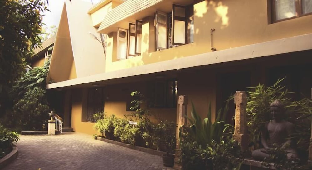 Фото Hanu Reddy Residences Poes Garden