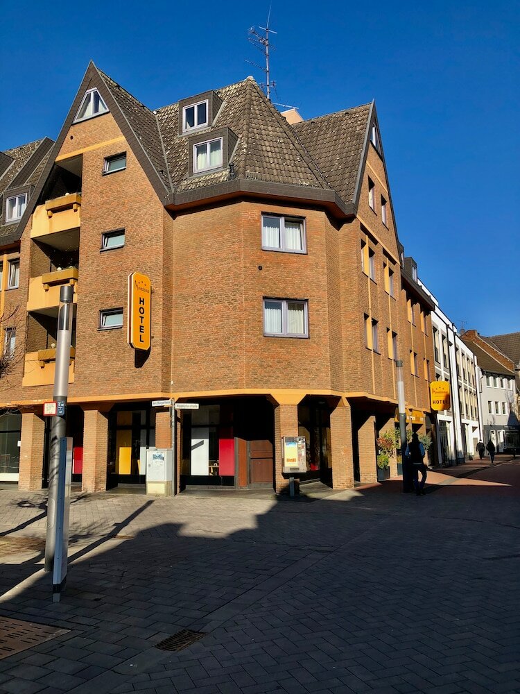 Фото Montana Hotel Köln-Bonn Airport