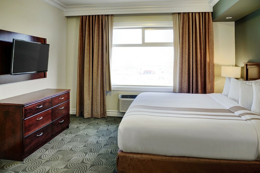 Фото Chateau Nova Yellowhead