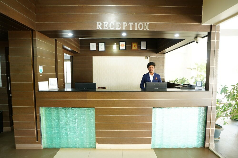 Фото Hotel Grand Bee