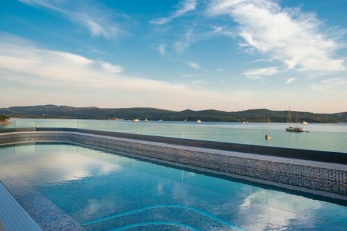 Гостиница Hotel La Roche в Тивате