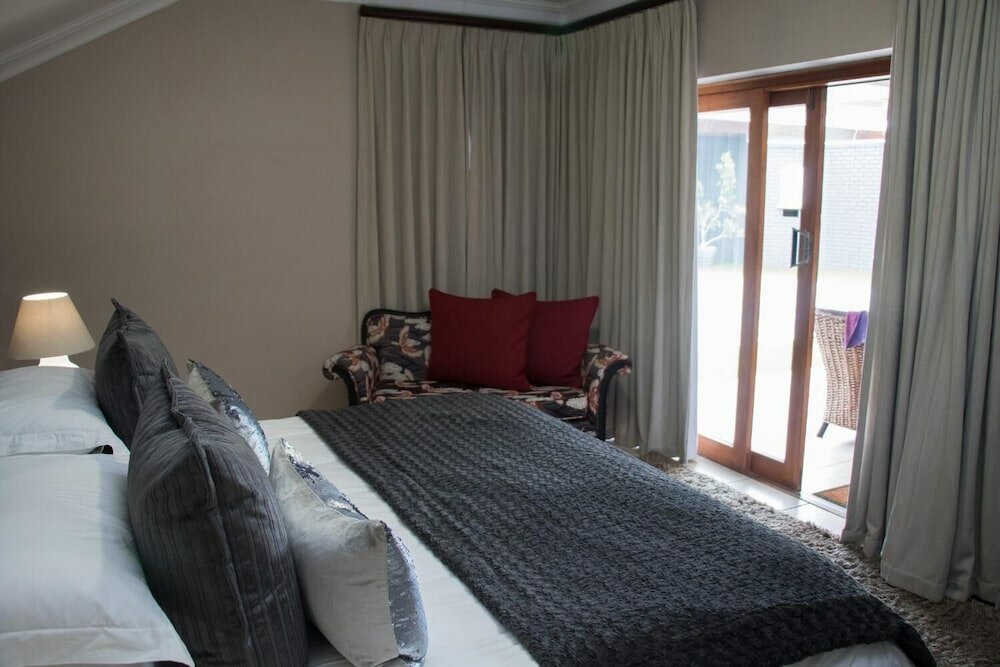 Фото A Queenslin Guesthouse